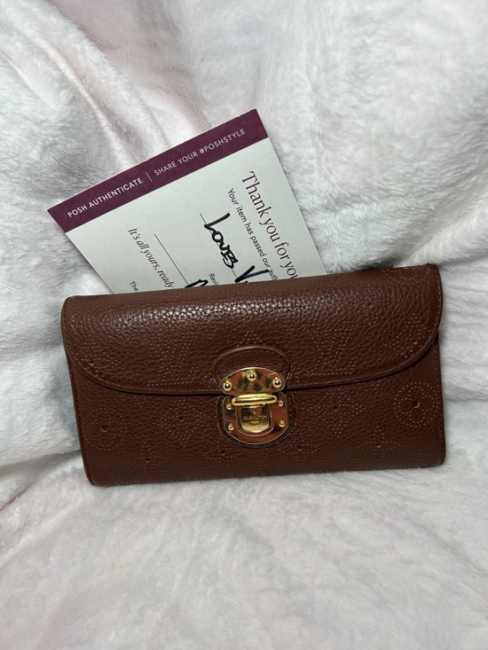 Louis Vuitton Handbags - 402. Louis Vuitton Mahina Amelia wallet in Acajou brown leather